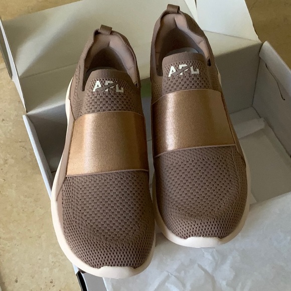 APL Womens Techloom Bliss Slip-On Sneakers 10.5 Almond/Nude Sneakers NIB - Picture 1 of 11